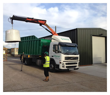 Crane-equipped recycling vehicle